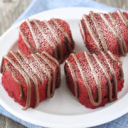 Red-Velvet-Heart-Cakes